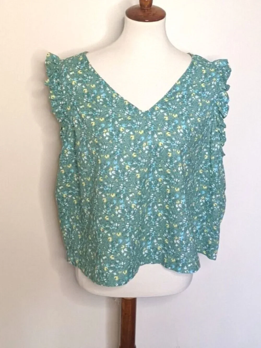 ANA Womens Shirt XXL Green Ruffle Tank Top V Neck Sleeveless Flowy Calico Floral - Picture 6 of 6